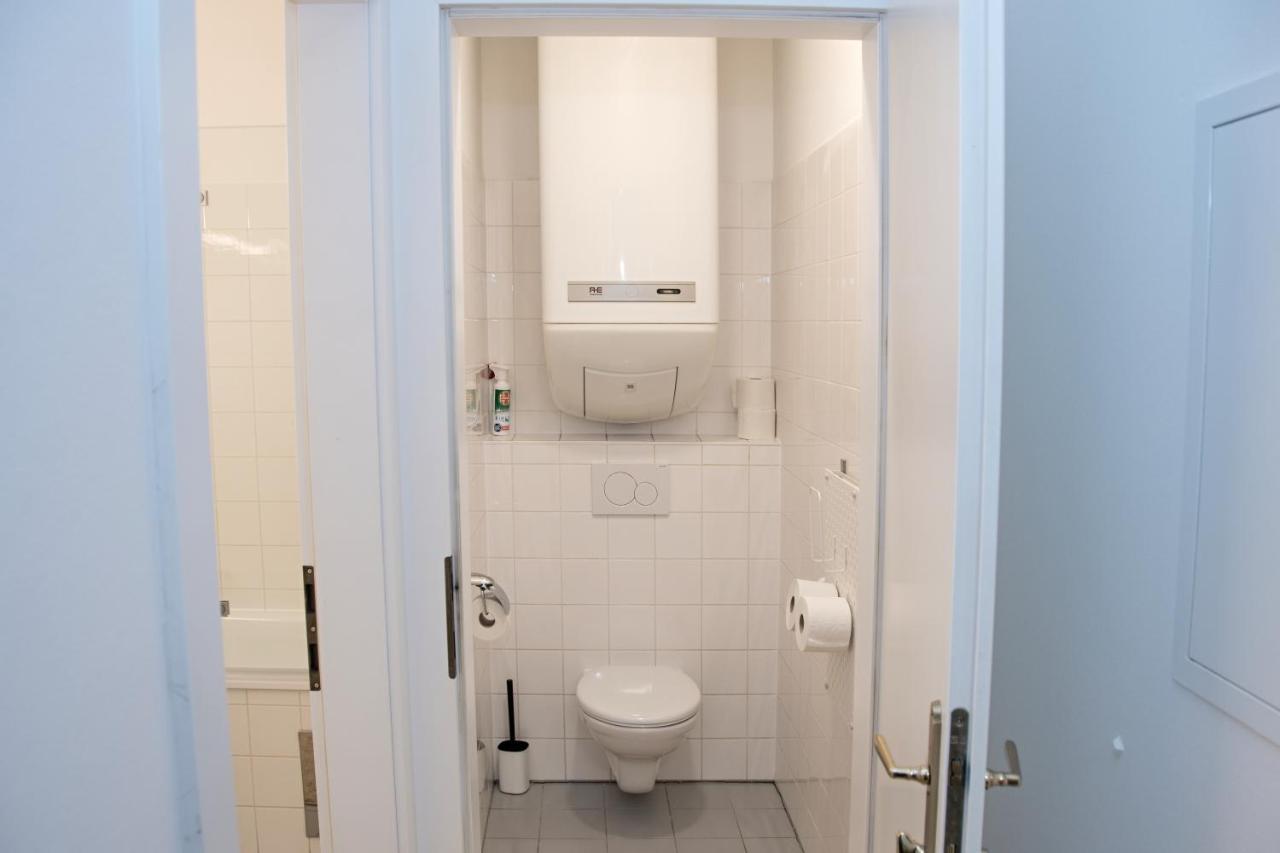 Blue Lotus Apartment Vienna Exterior photo
